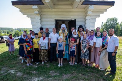 Митрополит Серафим освятил кладбищенскую часовню в честь Рождества Христова в селе Новая Яксарка