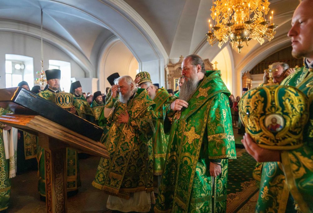 Митрополит Серафим сослужил Святейшему Патриарху Кириллу за всенощным бдением в Валаамском монастыре