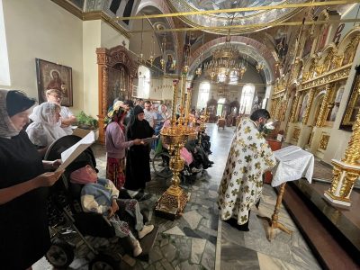 Участники проекта «Вера без границ» поклонились мощам священноисповедника Иоанна Оленевского