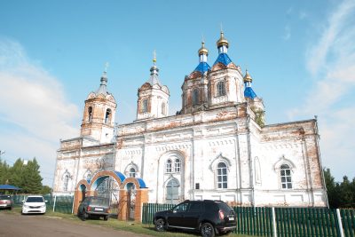 В Неделю 9-ю по Пятидесятнице митрополит Серафим совершил литургию в Вознесенской церкви села Усть-Каремша