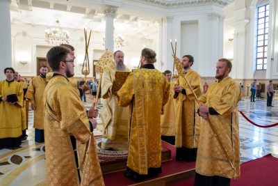 В канун Недели 8-й по Пятидесятнице митрополит Серафим совершил всенощное бдение в Спасском кафедральном соборе