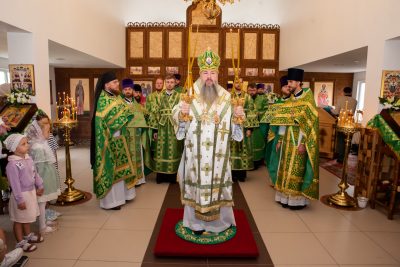 В престольный праздник митрополит Серафим совершил литургию в храме пророка Илии в Бессоновке