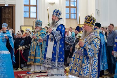 В канун чествования Казанской-Пензенской иконы Божией Матери митрополит Серафим возглавил всенощное бдение в Спасском соборе