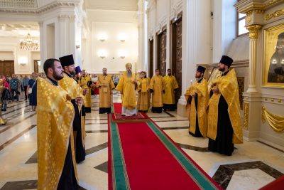 В канун Недели 6-й по Пятидесятнице митрополит Серафим совершил всенощное бдение в Спасском кафедральном соборе