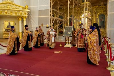 Накануне престольного праздника митрополит Серафим совершил всенощное бдение в Спасском кафедральном соборе