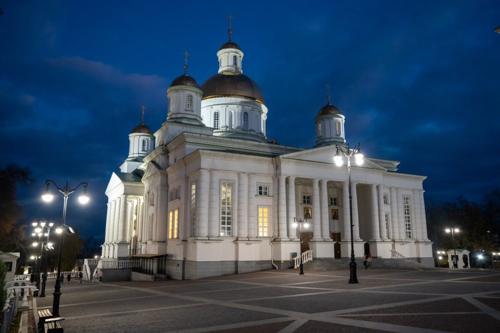 В канун дня памяти святых отцов VII Вселенского Собора митрополит Серафим совершил всенощное бдение в Спасском кафедральном соборе