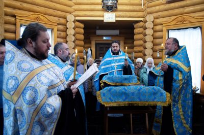 В престольный праздник в часовне в честь Иверской иконы Божией Матери совершен молебен с акафистом