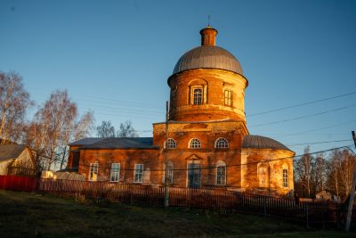 В день памяти великомученицы Параскевы Пятницы митрополит Серафим совершил литургию в Рождественской церкви села Пыркино