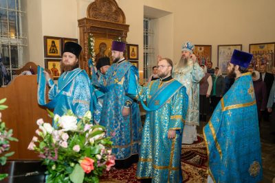 В день чествования иконы Божией Матери «Скоропослушница» митрополит Серафим совершил литургию в Воскресенском храме Пензы