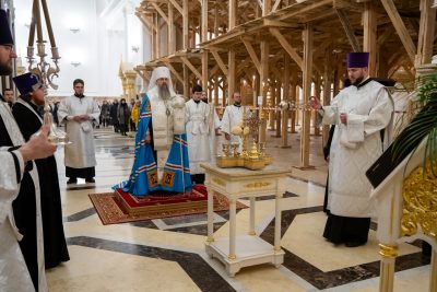 В канун Собора Архистратига Михаила митрополит Серафим совершил всенощное бдение в Спасском кафедральном соборе