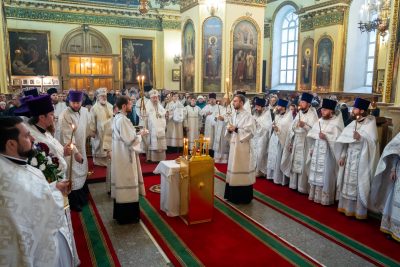 На 40-й день со дня кончины протоиерея Сергия Лоскутова епископ Митрофан совершил литургию в Успенском соборе Пензы