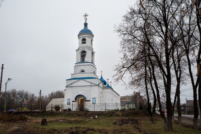 В престольный праздник митрополит Серафим совершил литургию в храме во имя великомученика Димитрия Солунского в Каменке