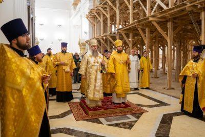 В канун Недели 25-й по Пятидесятнице митрополит Серафим возглавил всенощное бдение в Спасском кафедральном соборе