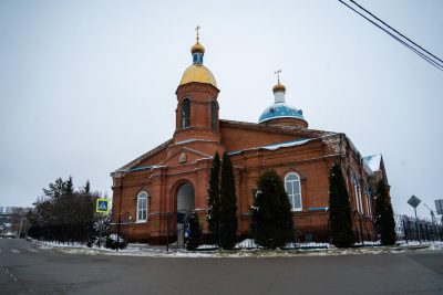 В престольный праздник митрополит Серафим совершил литургию в Введенской церкви в Веселовке