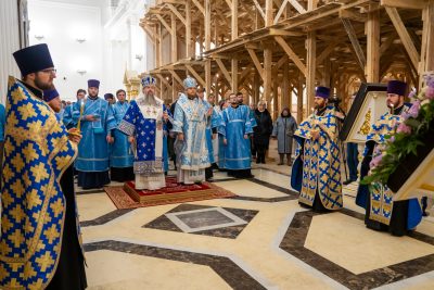 В канун Введения во храм Пресвятой Богородицы митрополит Серафим возглавил всенощное бдение в Спасском кафедральном соборе