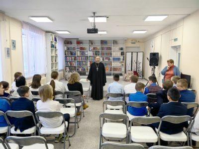 В рамках православного лектория состоялась встреча со священником Андреем Поляковым
