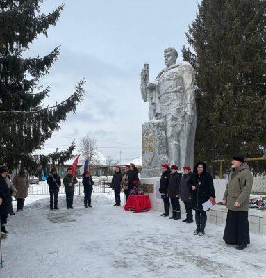 Священник Роман Жирнов принял участие в открытии мемориальной доски в Чаадаевке