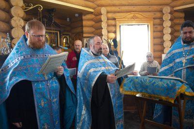В престольный праздник в часовне в честь Иверской иконы Божией Матери совершен молебен с акафистом