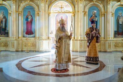 В праздник Торжества Православия митрополит Серафим совершил литургию святителя Василия Великого в Спасском кафедральном соборе