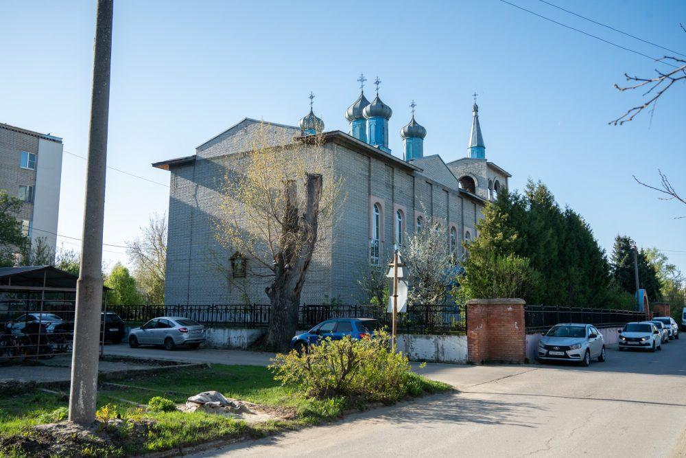 Во вторник Светлой седмицы митрополит Серафим совершил Божественную литургию в Воскресенском храме г. Заречного