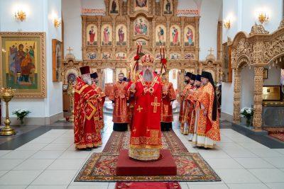 В понедельник Светлой седмицы митрополит Серафим совершил Божественную литургию в Нижнеломовском Успенском женском монастыре