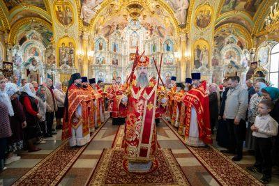 Митрополит Серафим совершил литургию в храме в честь иконы Божией Матери «Живоносный Источник» в селе Большая Валяевка