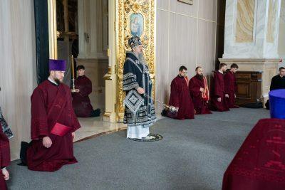 В Великую Среду митрополит Серафим совершил Литургию Преждеосвященных Даров в Спасском кафедральном соборе