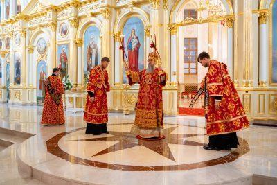 В праздник Светлого Христова Воскресения митрополит Серафим совершил торжественное богослужение в Спасском кафедральном соборе