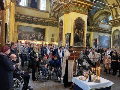 В Успенском соборе прошло Таинство Соборования для семей с детьми и молодежью с ограниченными возможностями здоровья