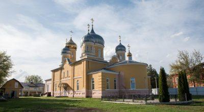 В понедельник Светлой седмицы митрополит Серафим совершил Божественную литургию в Нижнеломовском Успенском женском монастыре