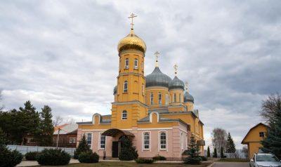 В понедельник Светлой седмицы митрополит Серафим совершил Божественную литургию в Нижнеломовском Успенском женском монастыре