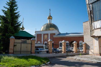 В день престольного праздника митрополит Серафим совершил литургию в Никольском храме в Терновке