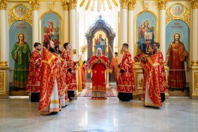 В день отдания праздника Пасхи митрополит Серафим совершил литургию в Спасском кафедральном соборе