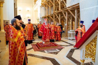В канун дня памяти святителя и чудотворца Николая митрополит Серафим совершил всенощное бдение в Спасском кафедральном соборе