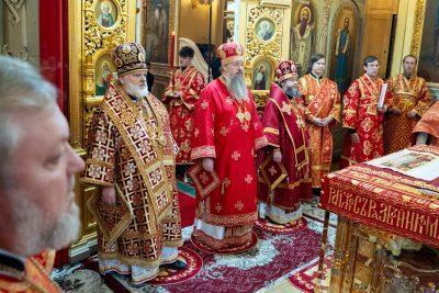 В 50-ю годовщину со дня кончины архиепископа Феодосия (Погорского) митрополит Серафим возглавил литургию в Успенском соборе Пензы