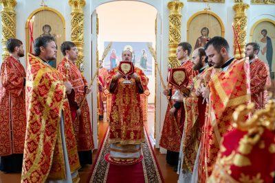 В Неделю о Самаряныне митрополит Серафим совершил литургию в храме Архангела Михаила села Симбухово
