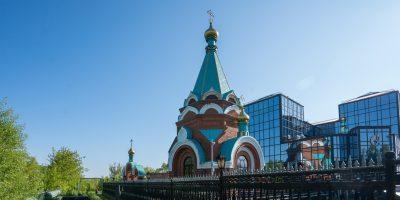 В Неделю 4-ю по Пасхе митрополит Серафим совершил литургию в храме Христа Спасителя при «Газпроме»