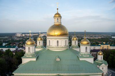 В канун Недели 10-й по Пятидесятнице митрополит Серафим совершил всенощное бдение в Спасском кафедральном соборе