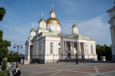 В канун отдания праздника Пасхи митрополит Серафим совершил Пасхальные вечерню и утреню в Спасском кафедральном соборе