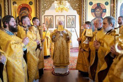 В день памяти священномученика Евсевия Самосатского митрополит Серафим совершил литургию в храме Иннокентия Иркутского при семинарии