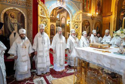 В 25-ю годовщину со дня кончины архиепископа Серафима (Тихонова) митрополит Серафим возглавил литургию в Успенском соборе Пензы