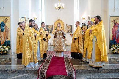 В день собора 12-ти апостолов митрополит Серафим совершил литургию в Петропавловском храме Пензы
