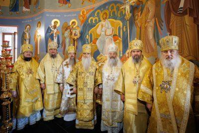 Митрополит Серафим в сонме архипастырей совершил великое освящение и литургию в храме в честь Спаса Нерукотворного Спасского женского монастыря Ульяновска