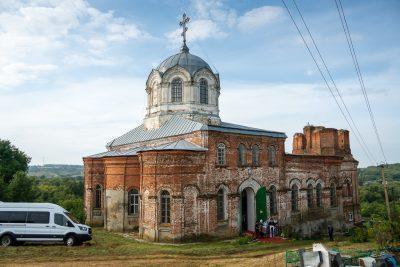 В день Рождества святителя и чудотворца Николая митрополит Серафим совершил литургию в Никольской церкви села Федоровка