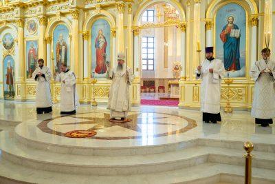 В канун Недели 11-й по Пятидесятнице митрополит Серафим совершил всенощное бдение в Спасском кафедральном соборе