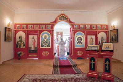 В престольный праздник митрополит Серафим совершил литургию в храме Нерукотворного Образа Спасителя при Архиерейском доме