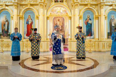 В канун чествования Казанской-Пензенской иконы Божией Матери митрополит Серафим возглавил всенощное бдение в Спасском соборе