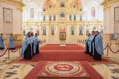 Митрополит Серафим совершил вечерню с акафистом Казанской-Пензенской иконе Божией Матери