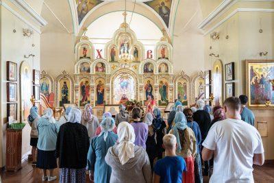 Прихожане приходов Пензенской епархии почтили память священномученика Николая Прозорова за совместной литургией