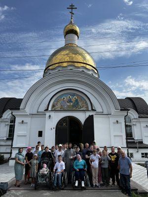 Участники проекта «Вера без границ» поклонились мощам священноисповедника Иоанна Оленевского